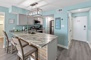 Condo, 3 Bedrooms, Balcony, Partial Ocean View (123) | Cocina privada | Refrigerador con congelador, horno, parrilla de estufa y lavavajillas 