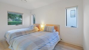 3 chambres, fer et planche à repasser, accès Internet, draps fournis