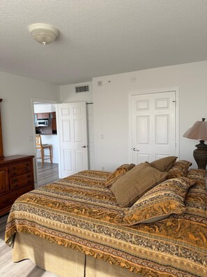Iron/ironing board, WiFi, bed sheets - Beachfront Condo w/ Pool, Gym & Ocean Views (Hallandale Beach)