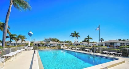 Venice charm on the Island with a Pool 55+ bungalow