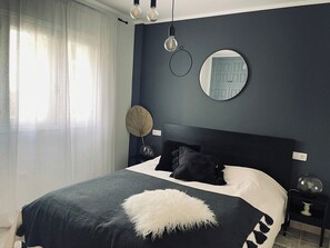 1 slaapkamer, een strijkplank/strijkijzer, internet, beddengoed