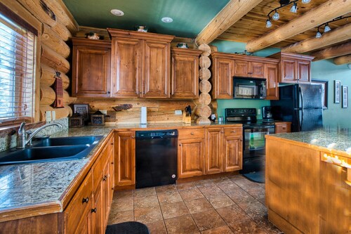 The Getaway at Ponds Lodge Cabin 16