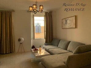 Flachbildfernseher, DVD-Player, Stereoanlage