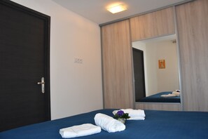 1 habitación, tabla de planchar con plancha, wifi y ropa de cama