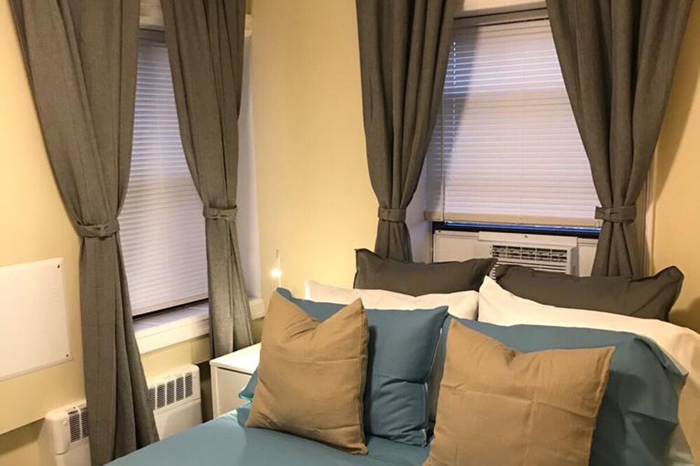 1631 4E · Awesome 2bed Apt-20 min to NYC/Parking Avail.