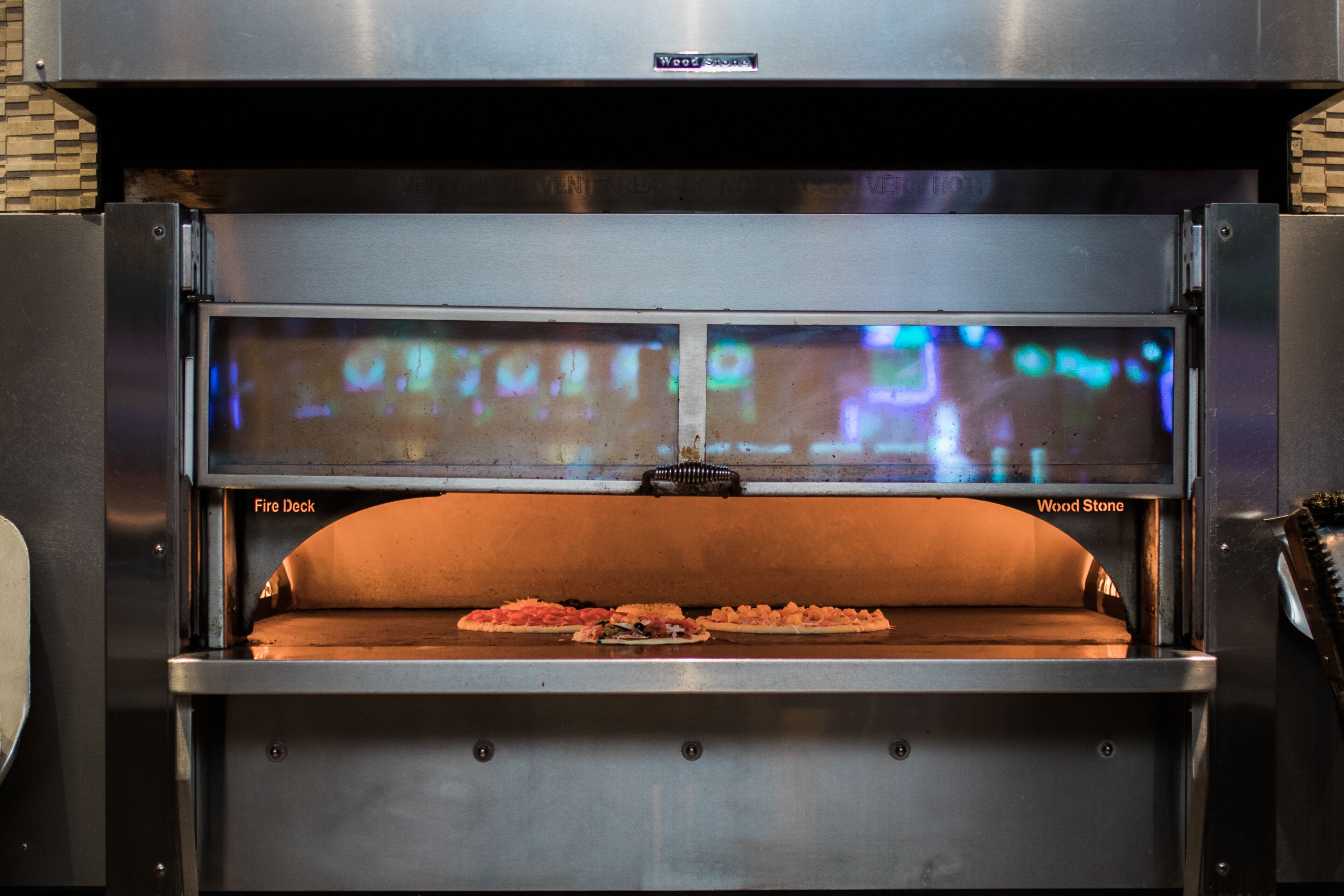 2 restaurants, breakfast, lunch, dinner served; american cuisine