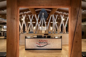 2 restaurants, breakfast, lunch, dinner served; American cuisine - 7 Cedars Hotel & Casino (Sequim)