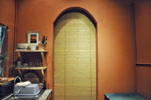 Fridge, blender, spices - Hemiantan artist home in the heart Saigon (Ho Chi Minh)