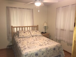 3 habitaciones, tabla de planchar con plancha y cuna de viaje 