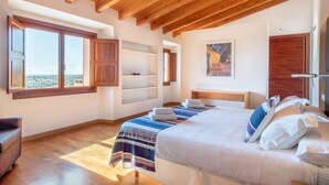 6 Schlafzimmer, Zimmersafe, Bügeleisen/Bügelbrett, kostenloses WLAN