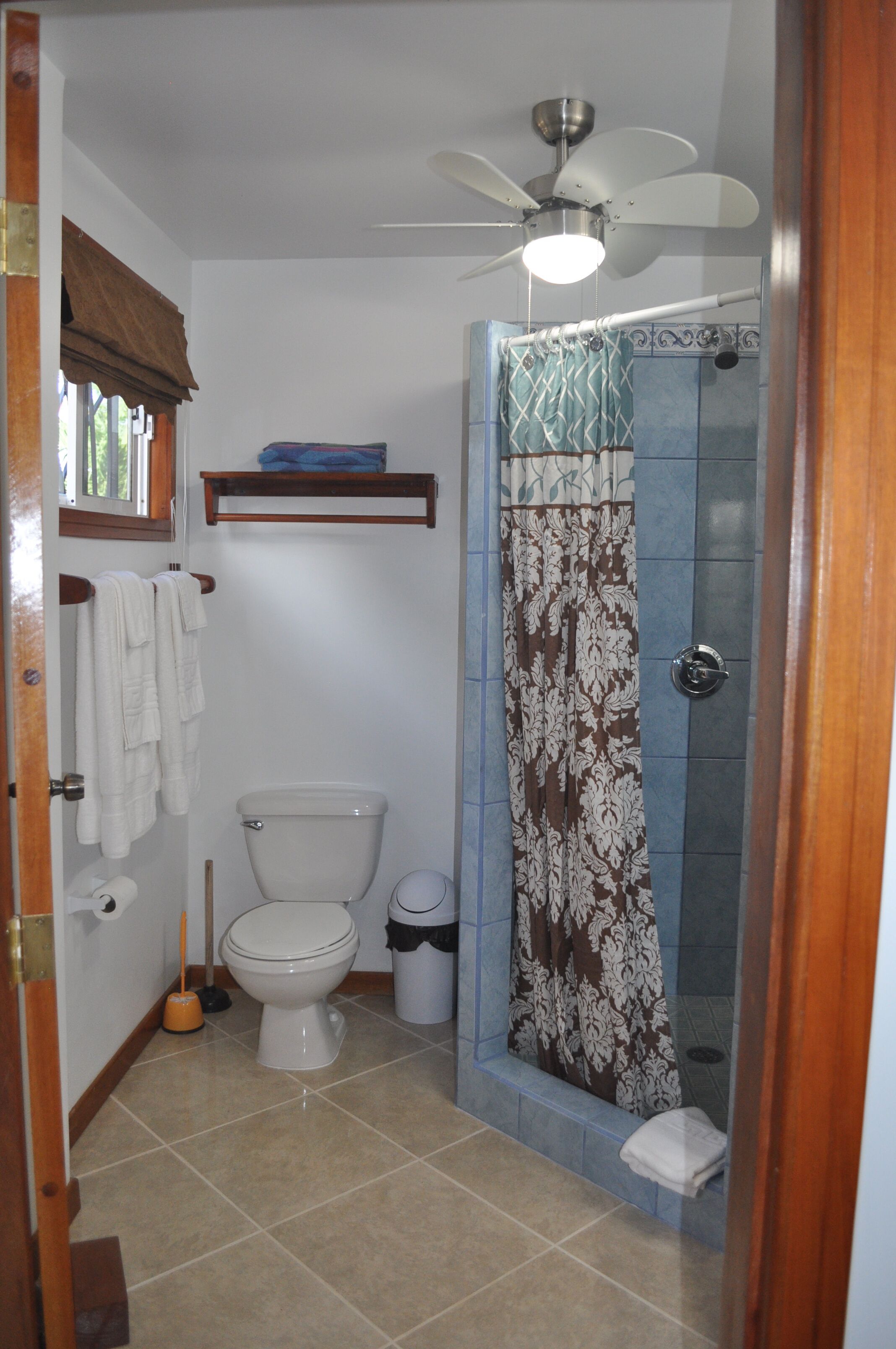 Handdukar och toalettpapper