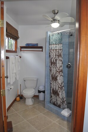 Handdukar och toalettpapper