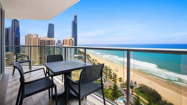 Outdoor dining - 26C Peninsula Surfers Paradise Escape Ocean views (Surfers Paradise)