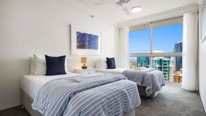 Room - 26C Peninsula Surfers Paradise Escape Ocean views (Surfers Paradise)