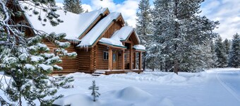 The Hideaway at Ponds Lodge Cabin 21