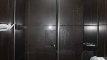 Comfort Double Room, 1 Double Bed | Bathroom | Shower, towels, soap, shampoo