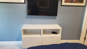 1 bedroom, iron/ironing board, WiFi, bed sheets - gREAT PLACE TO STAY, CLOSE TO THE BEACH (Pompano Beach)