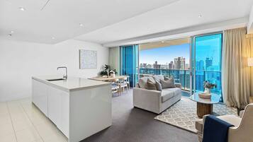 Deluxe Apartment, Balcony, Ocean View | Living area