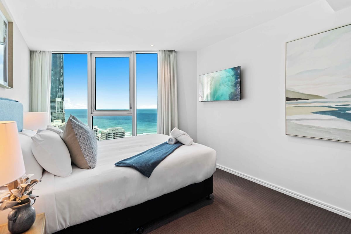 Apartamento Deluxe, balcón, vistas al mar | 2 dormitorios, espacio para trabajar con un portátil, cortinas opacas