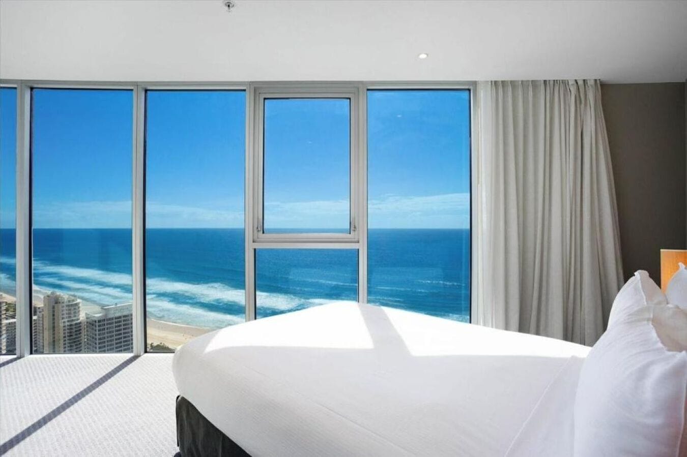 Apartament superior, vistes a la platja | 2 dormitoris, decoració individual i mobiliari individual 