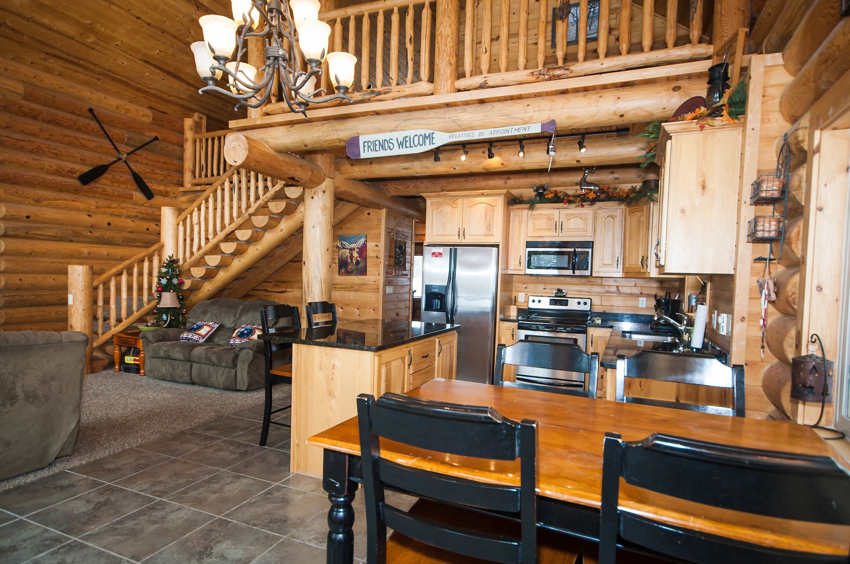 Sleeps 12 - 3 bed/3 bath & 30 min drive to YNP Entrance!