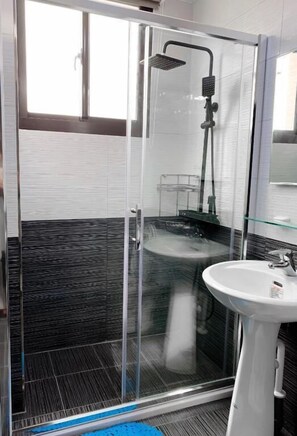 Ducha del cuarto de baño