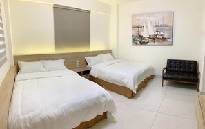 Quadruple Room | Free WiFi, bed sheets - Lishe Seaview Homestay (Jincheng)