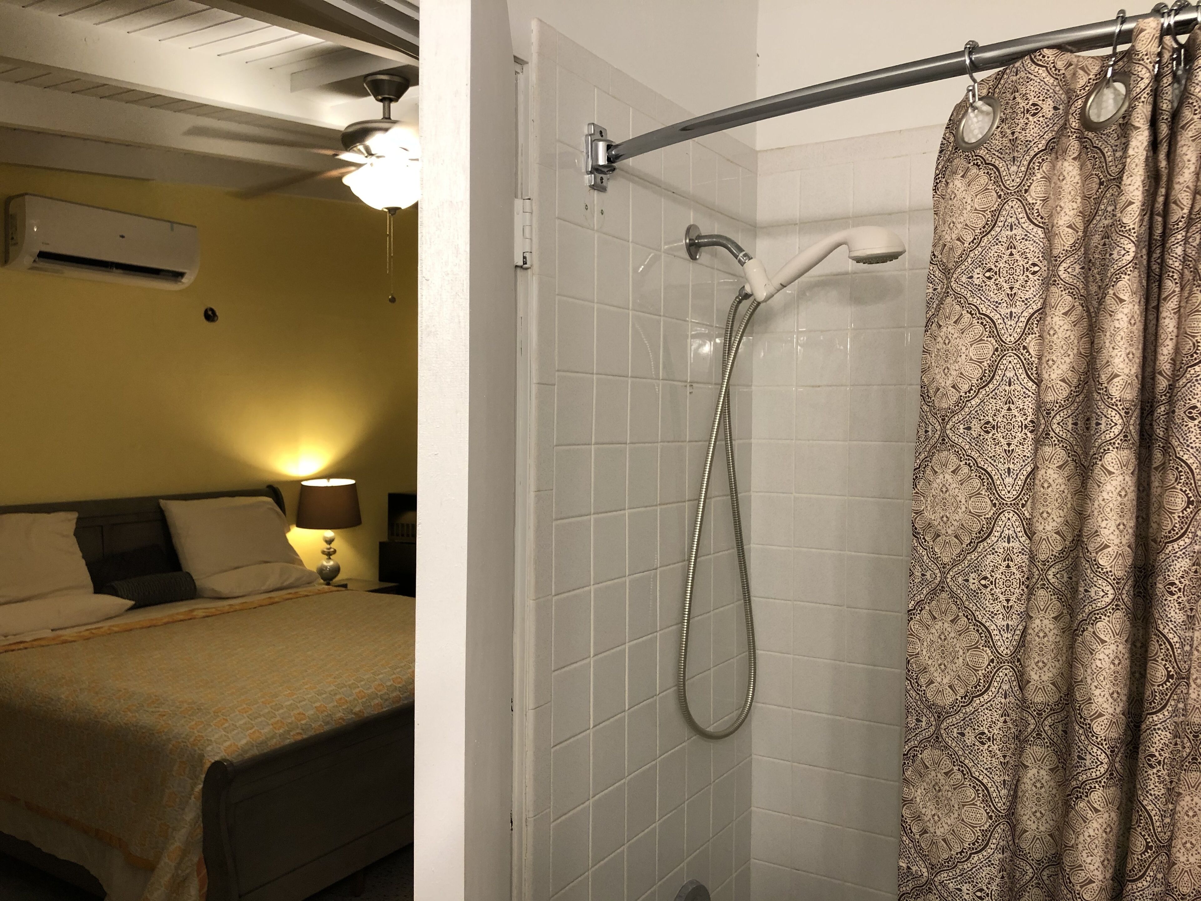 Combined shower/tub, towels, soap, toilet paper