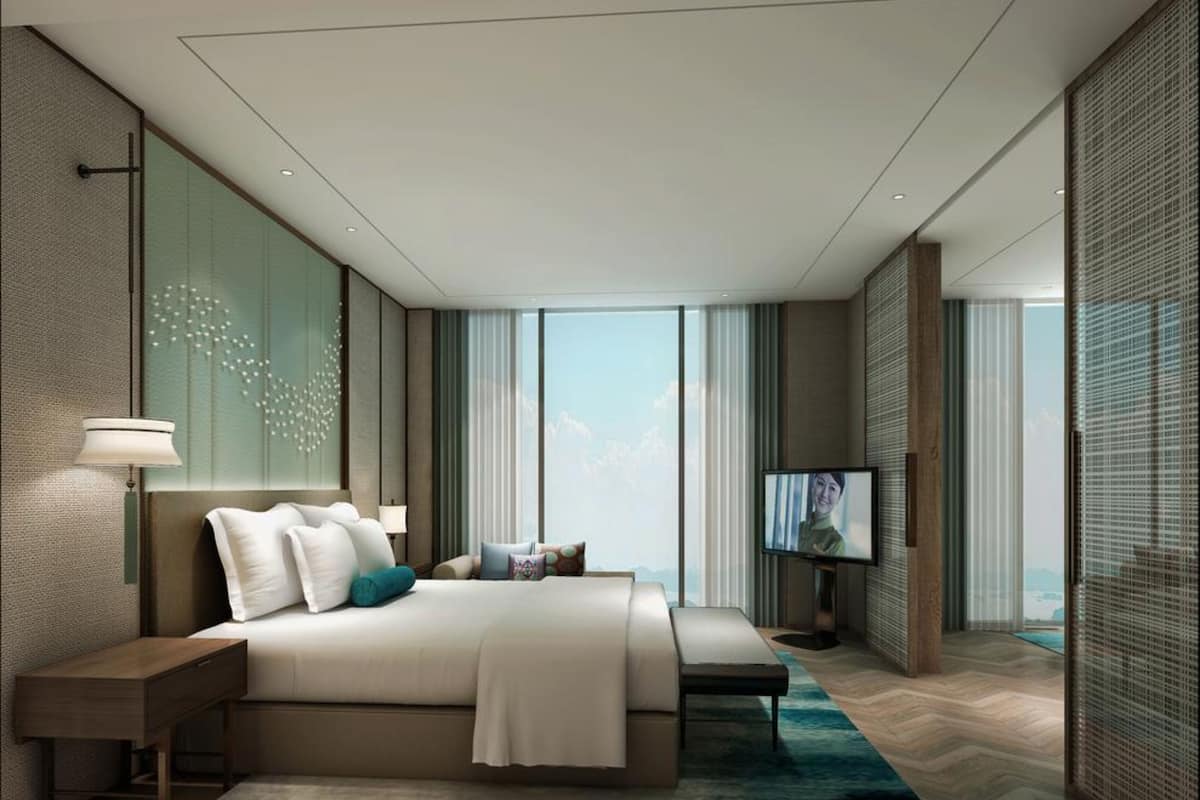 In-room safe, soundproofing, free WiFi, bed sheets