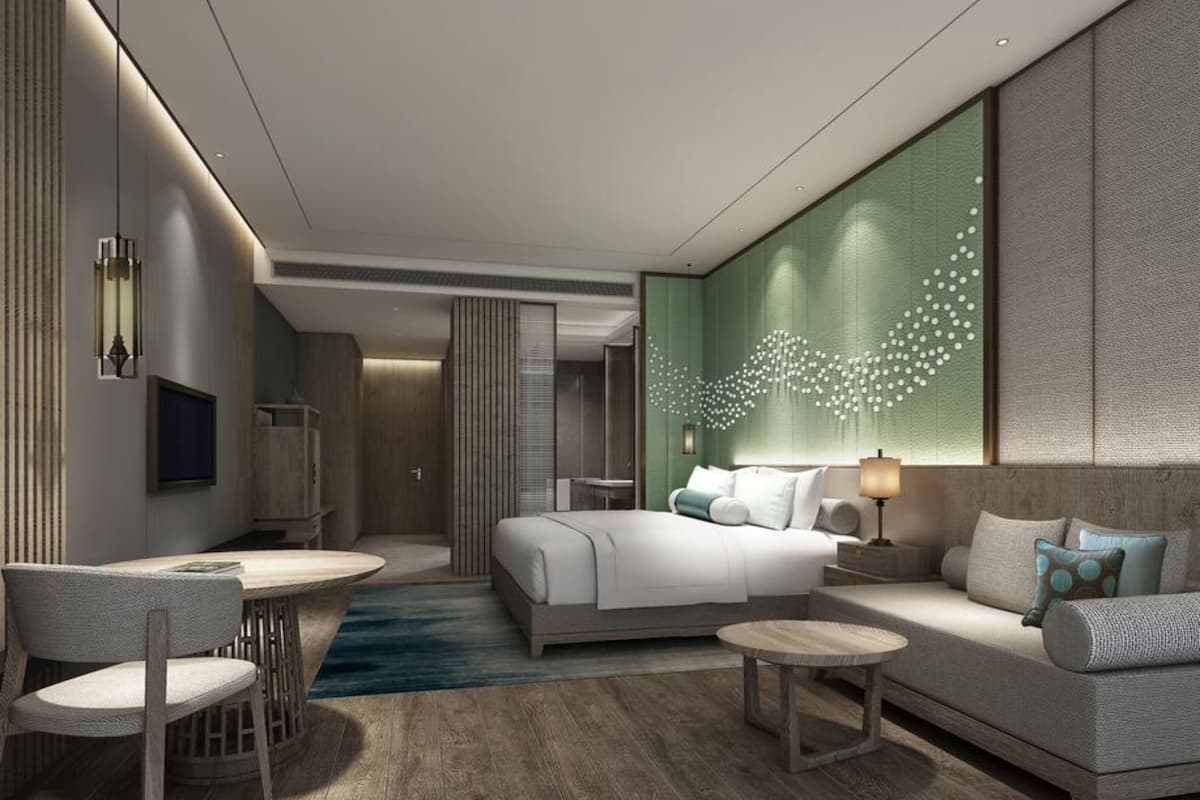 In-room safe, soundproofing, free WiFi, bed sheets