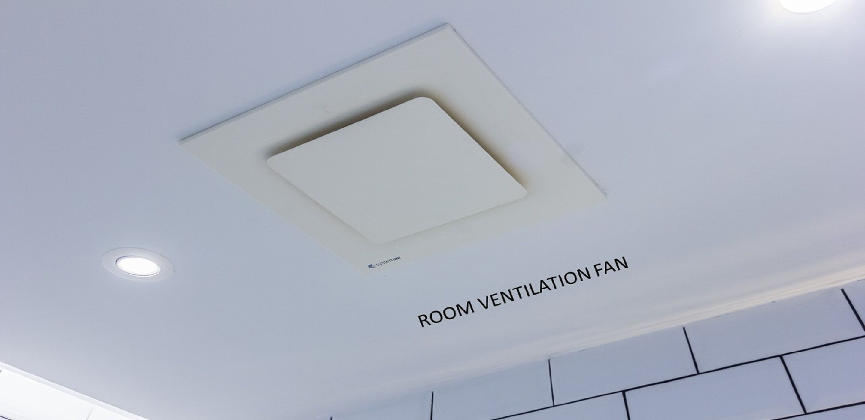 1 bedroom, desk, laptop workspace, soundproofing