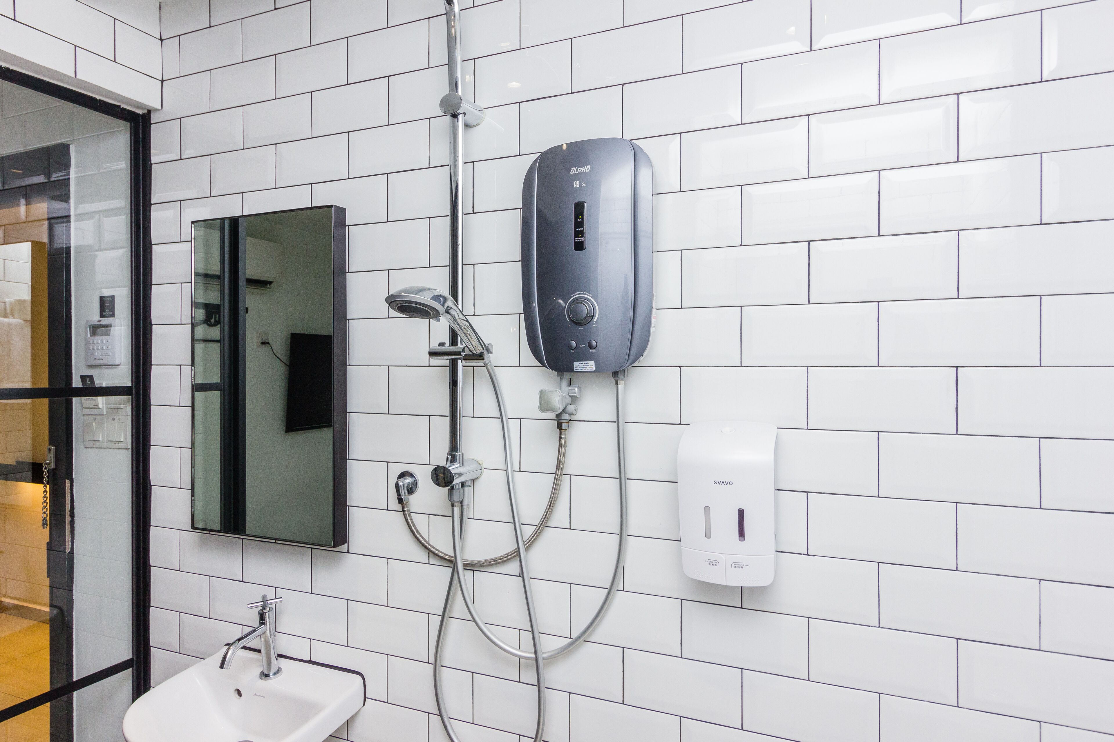 premium single room | bathroom | shower, rainfall showerhead, free toiletries, hair dryer