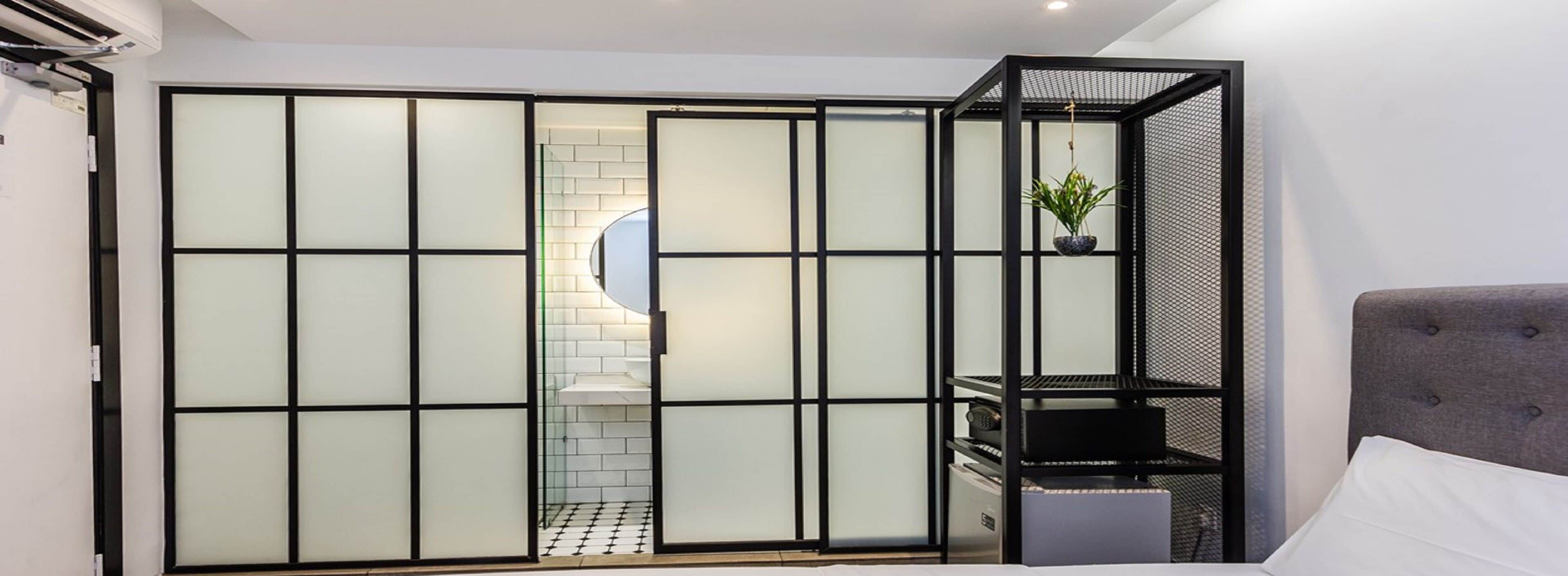 shower, rainfall showerhead, free toiletries, hair dryer