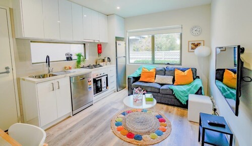 U1 Brunswick Living Ground Patio Close to APT and CBD Free Wifi Tram at Doorstep