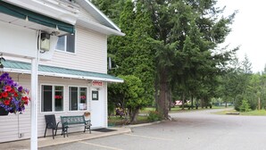 Unclassified image, 5 of 14, button - clearwater country inn (Clearwater)