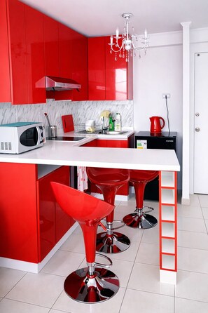 Fridge, microwave, oven, stovetop