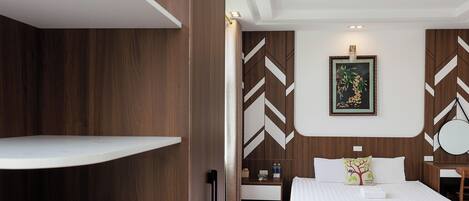 Minibar, escritorio y wifi gratis