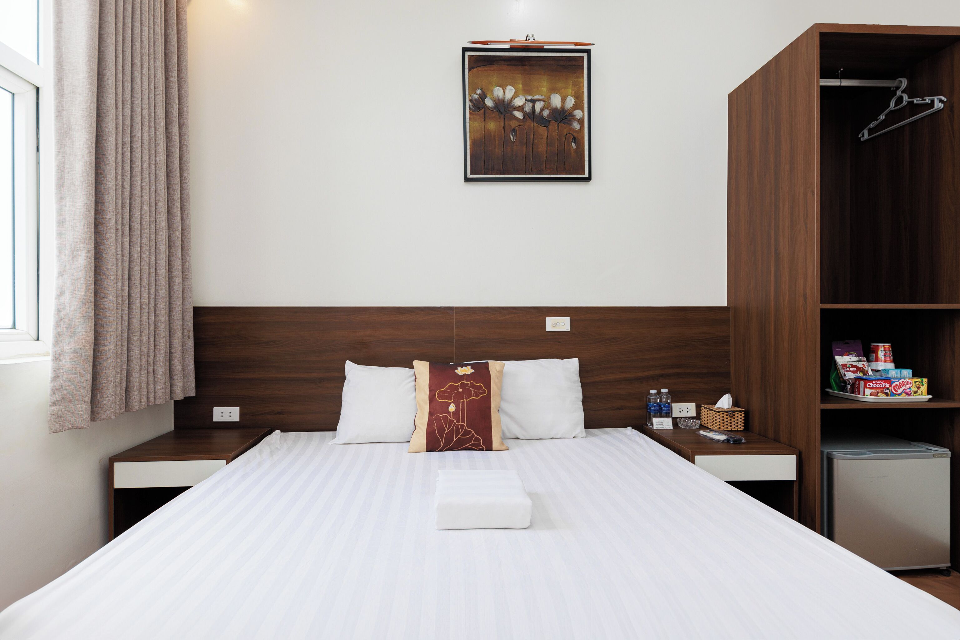 标准双人房 | 迷你吧、办公桌、免费 WiFi