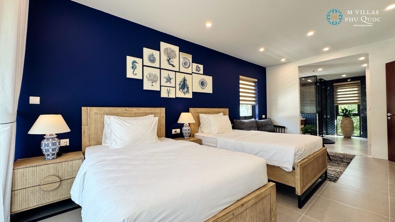 3 Bedroom Cape Cod Style with Pool | Peti besi dalam bilik, dihias secara berasingan 