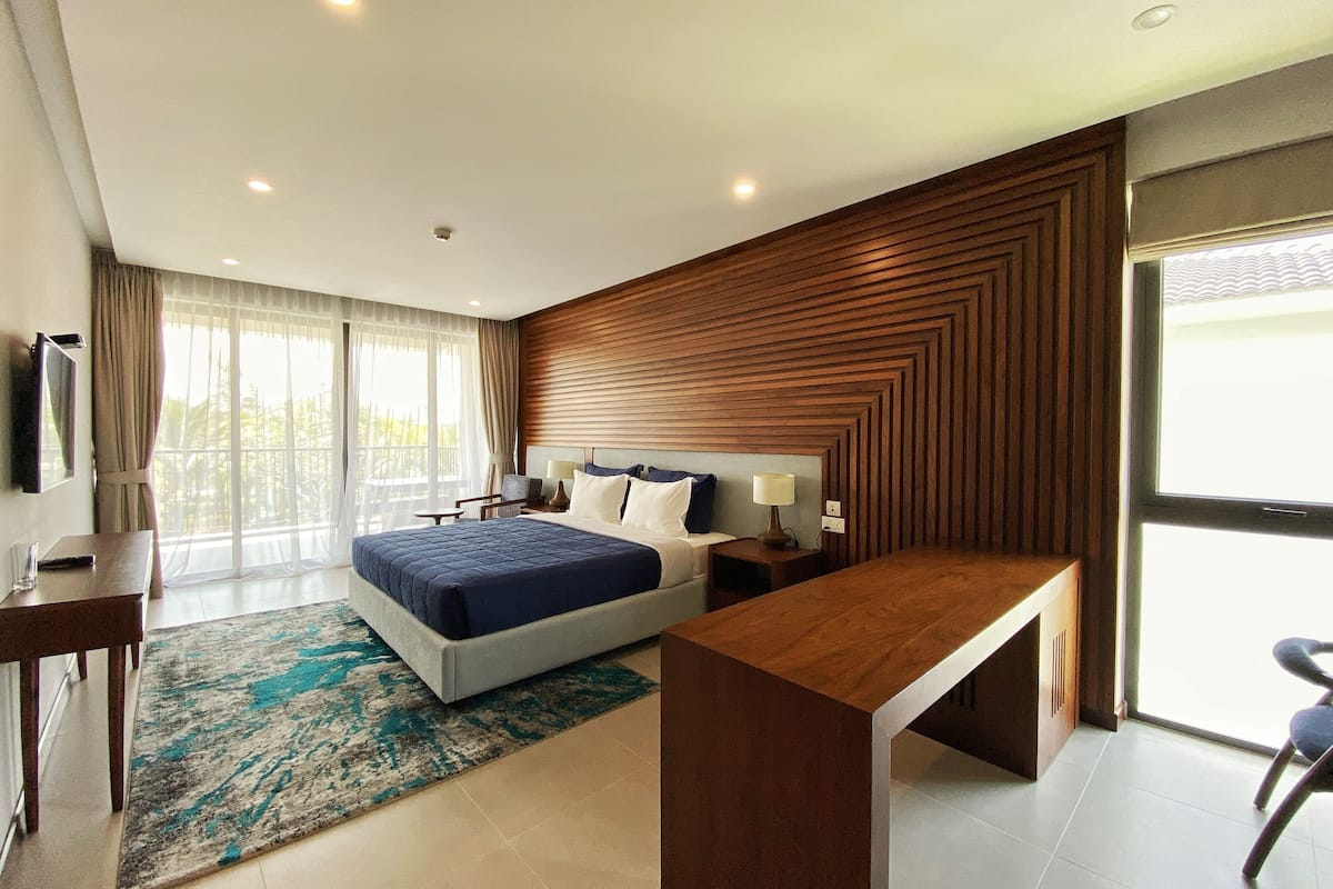 Vila Premium, 4 kamar tidur | Brankas, meja kerja, ruang kerja ramah laptop, dan tirai kedap cahaya