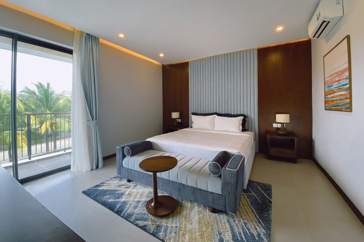 Vila Superior, 2 kamar tidur, Bebas Asap Rokok, pemandangan kolam renang | Brankas, meja kerja, ruang kerja ramah laptop, dan tirai kedap cahaya