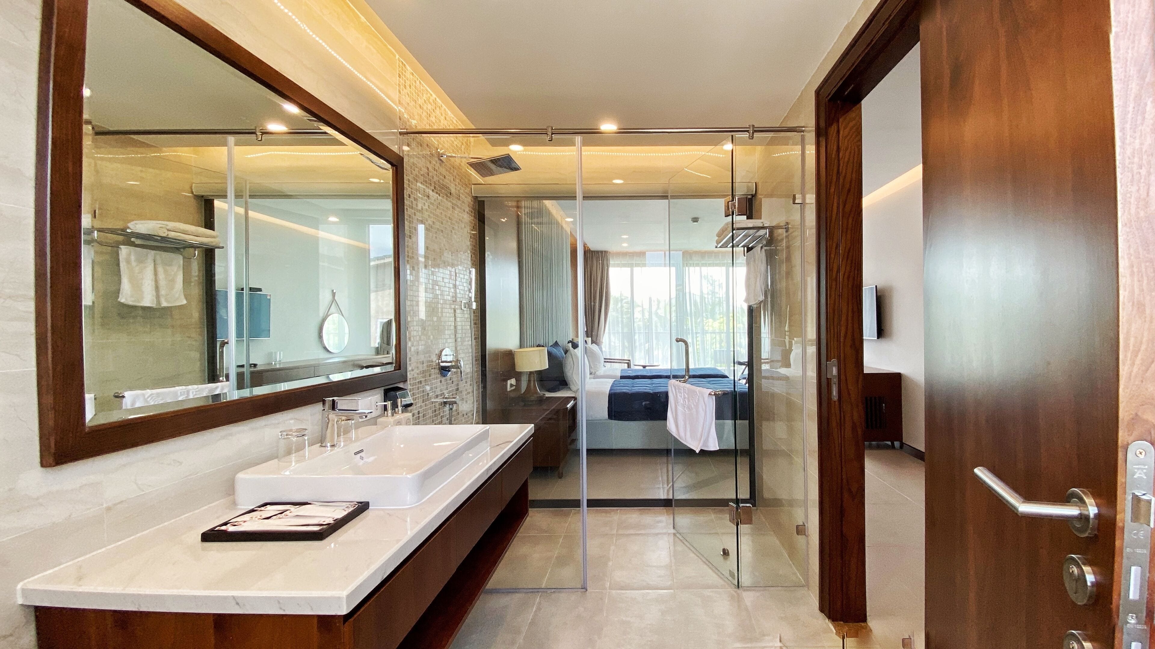 Premium Villa, 4 Bedrooms | Bathroom | Separate tub and shower, rainfall showerhead, free toiletries