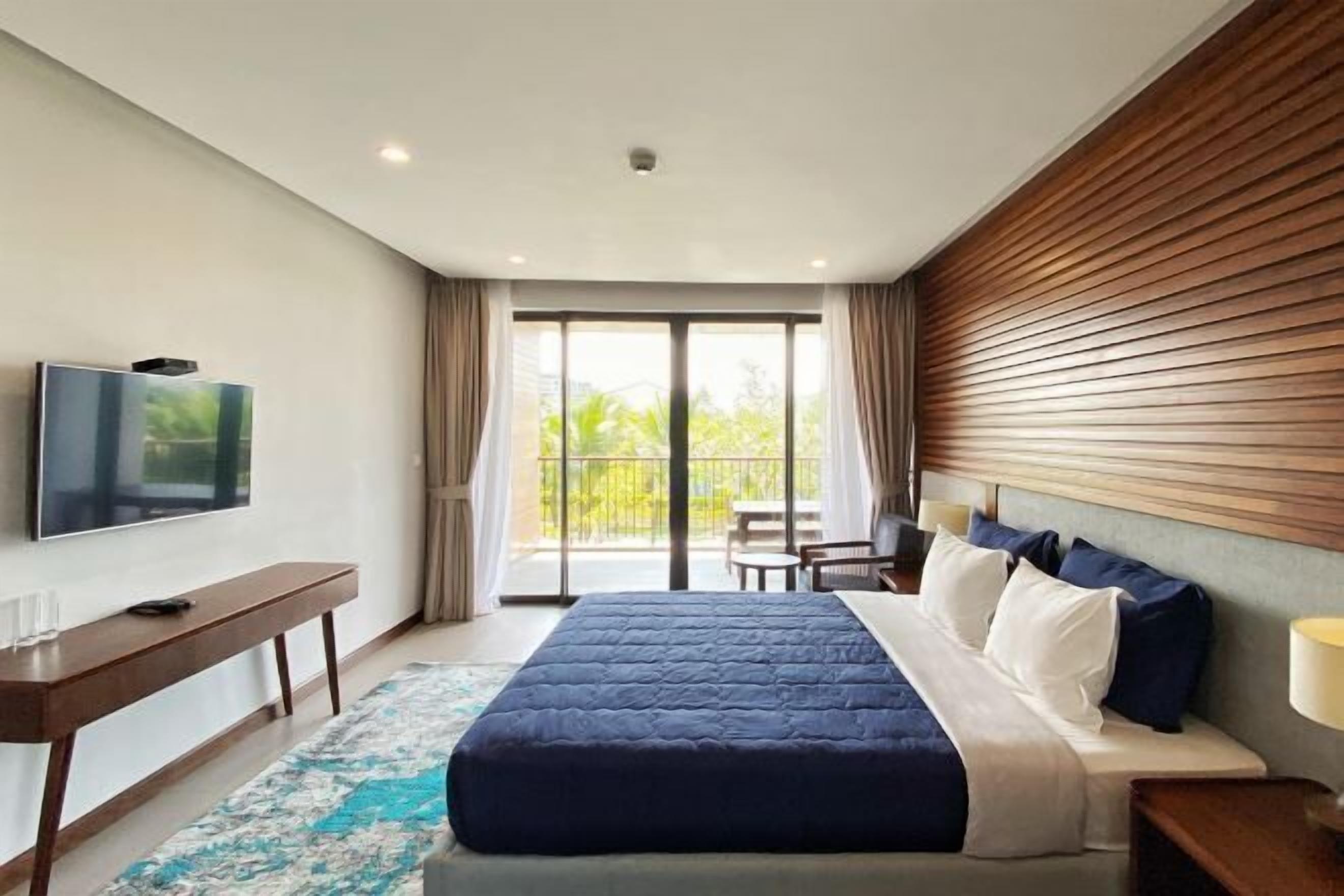 客房内保险箱、特色装修、特色家居、办公桌