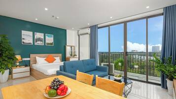 Studio Apartment | Minibar, laptop workspace, soundproofing, free WiFi