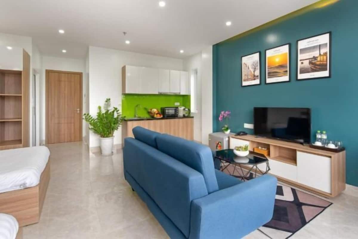 Living area | 32-inch Smart TV with digital channels, TV, Netflix