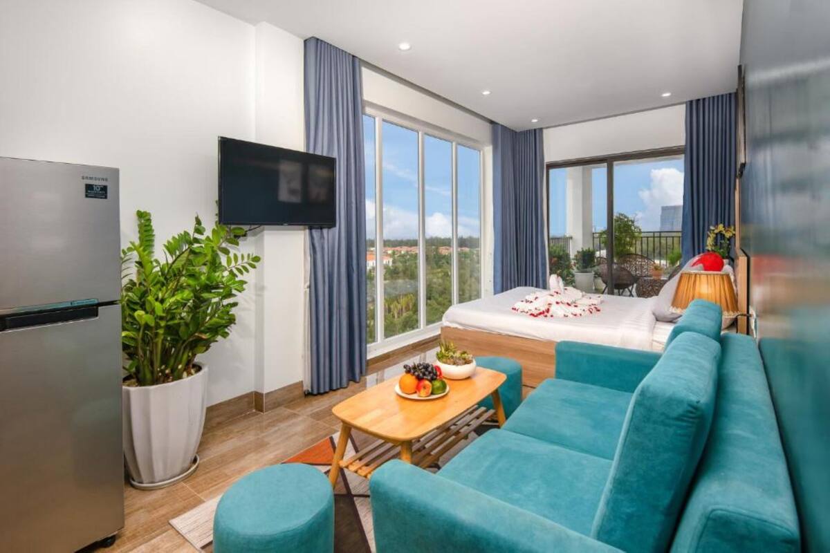 Penthouse Panorama, patio, pemandangan laut | Minibar, ruang kerja ramah laptop, kedap suara, dan Wi-Fi gratis
