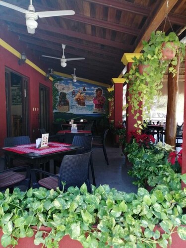 El Cihualteco Hotel Restaurante Bar