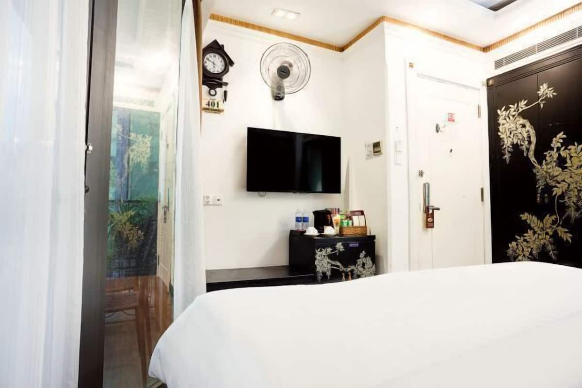 Frigobar, cofres nos quartos, cortinas blackout