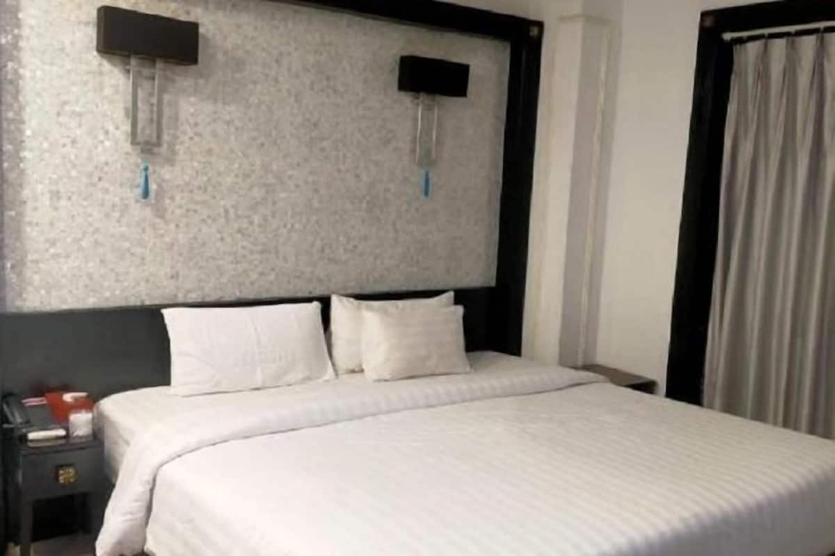 Minibar, in-room safe, blackout curtains, iron/ironing board
