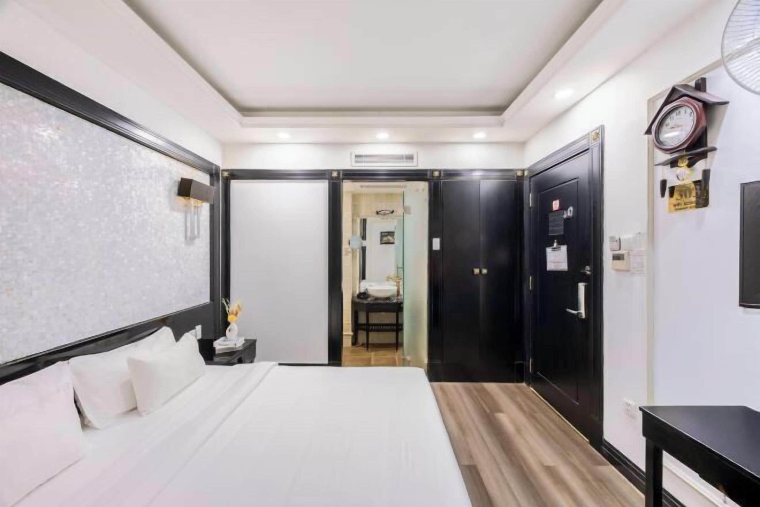 มินิบาร์, ตู้นิรภัยในห้องพัก, ผ้าม่านกันแสง, เตารีด/โต๊ะรีดผ้า